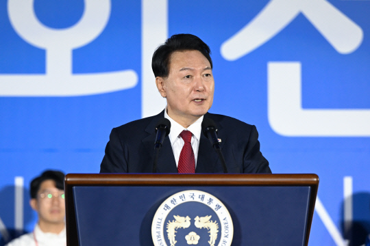 윤석열 대통령이 13일 전남 목포종합경기장에서 열린 제104회 전국체육대회 개회식에서 기념사를 하고 있다. 연합뉴스